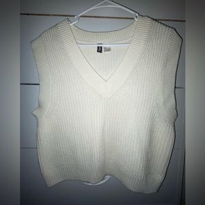 H&M Women's V-Neck Knit Sweater Vest Solid Color Sleeveless Crop Knit Vest